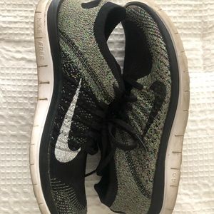 Nike Women's Black and Green Running Shoes